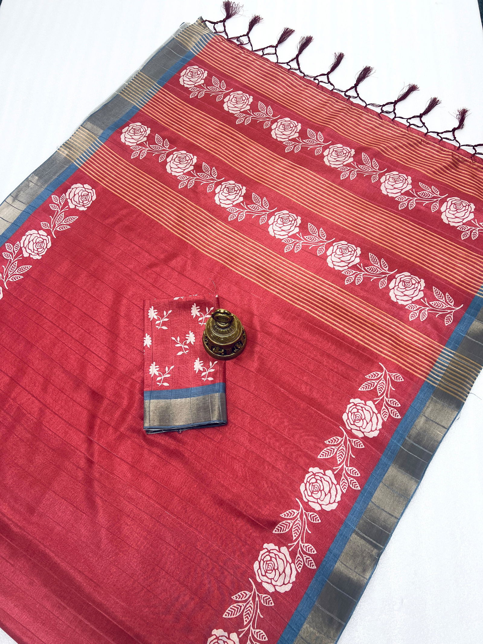 MG 421 Gold Jari Border Handloom Weaving Printed Sarees Wholesale Market In Surat